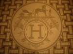 Médaillon Logo sol pour différentes boutiques de la maison Hermès 